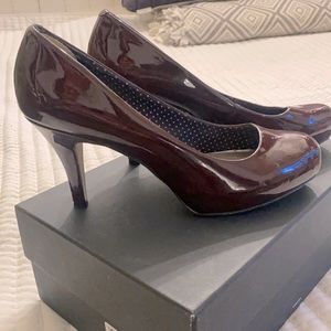 Size 9. Red madden girl heels